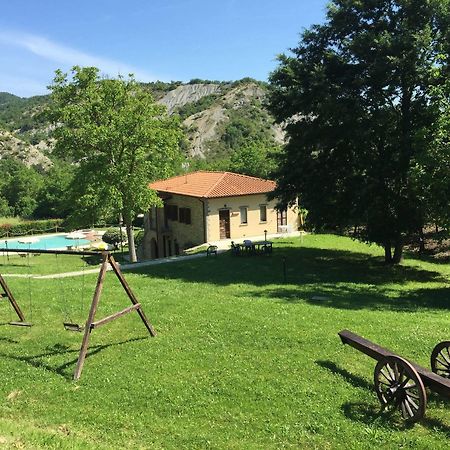 Relais Valguerriera Guest House Apecchio Екстериор снимка