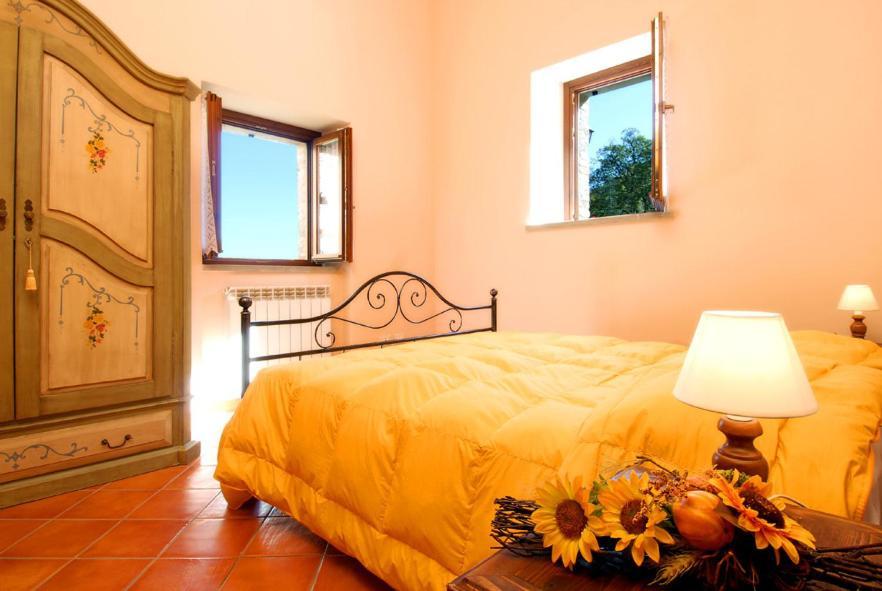 Relais Valguerriera Guest House Apecchio Стая снимка