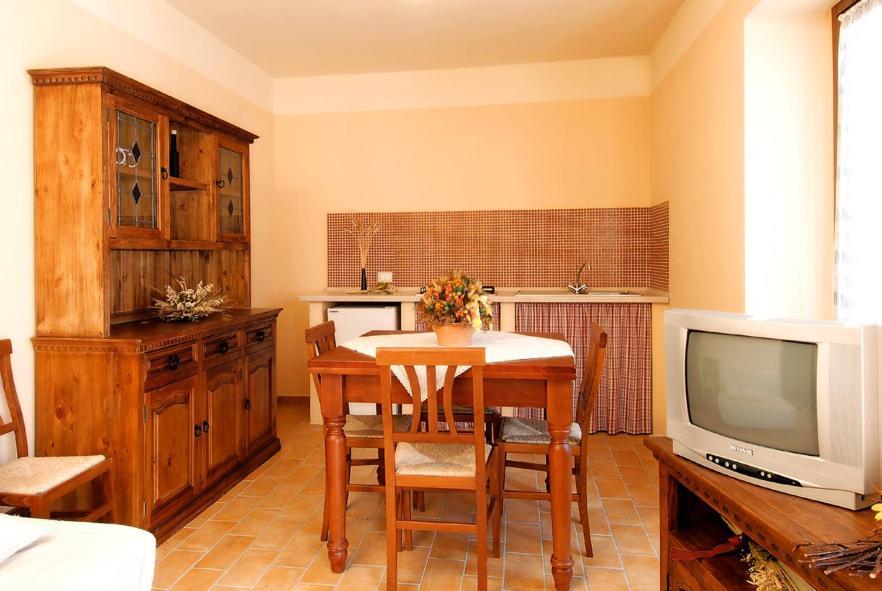 Relais Valguerriera Guest House Apecchio Стая снимка