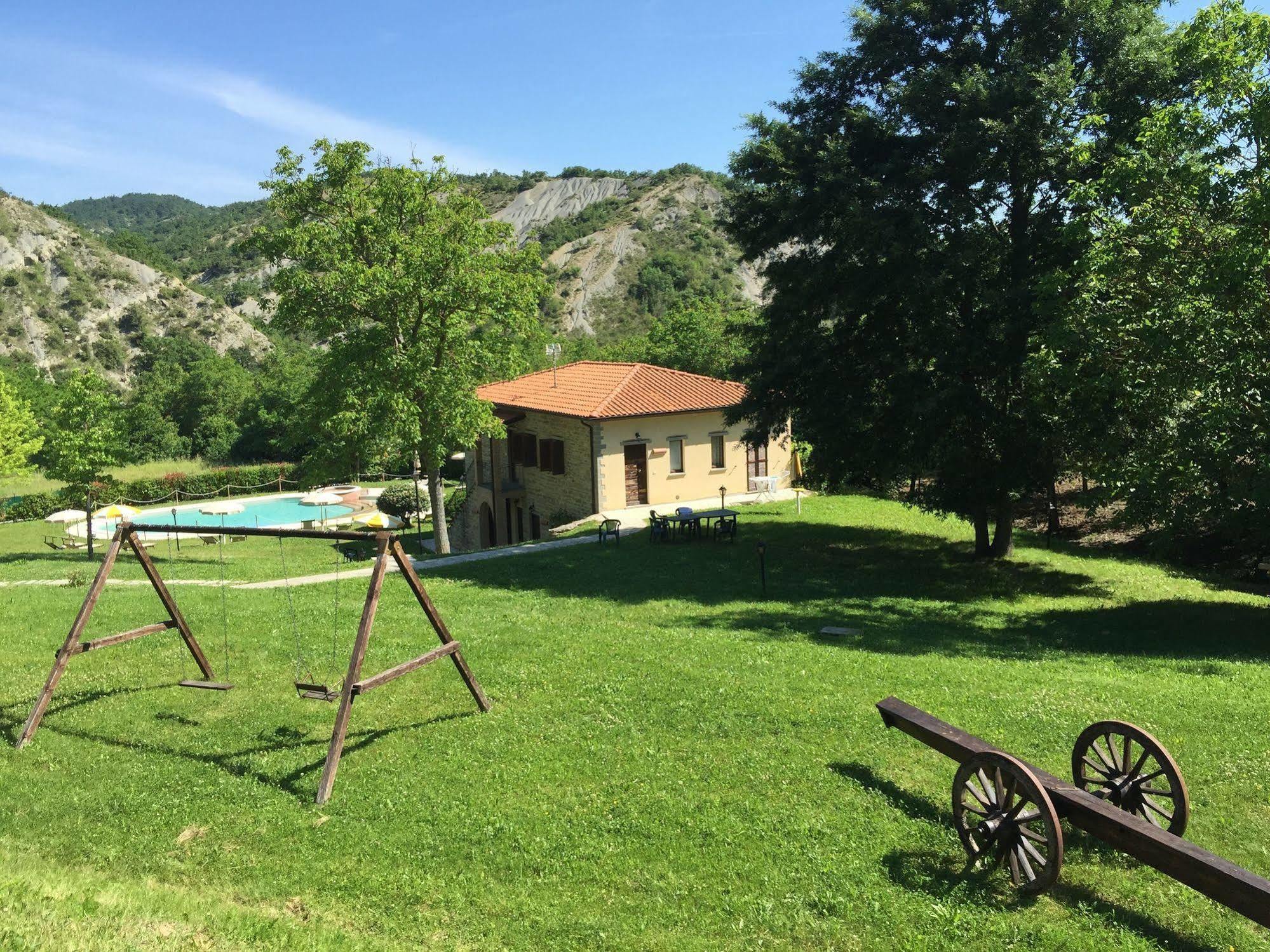 Relais Valguerriera Guest House Apecchio Екстериор снимка