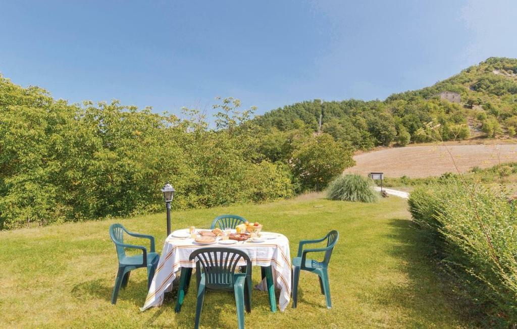 Relais Valguerriera Guest House Apecchio Екстериор снимка