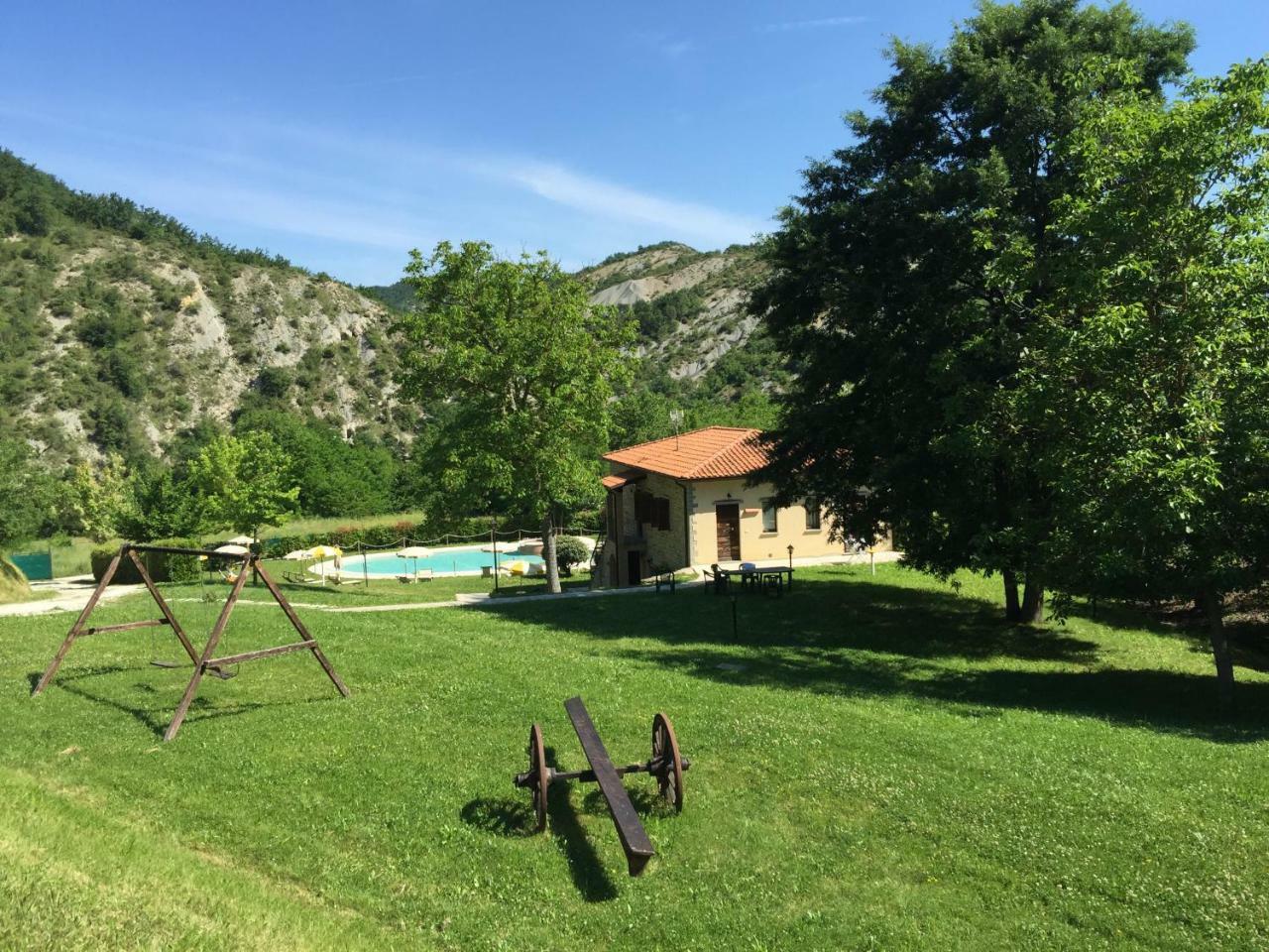 Relais Valguerriera Guest House Apecchio Екстериор снимка