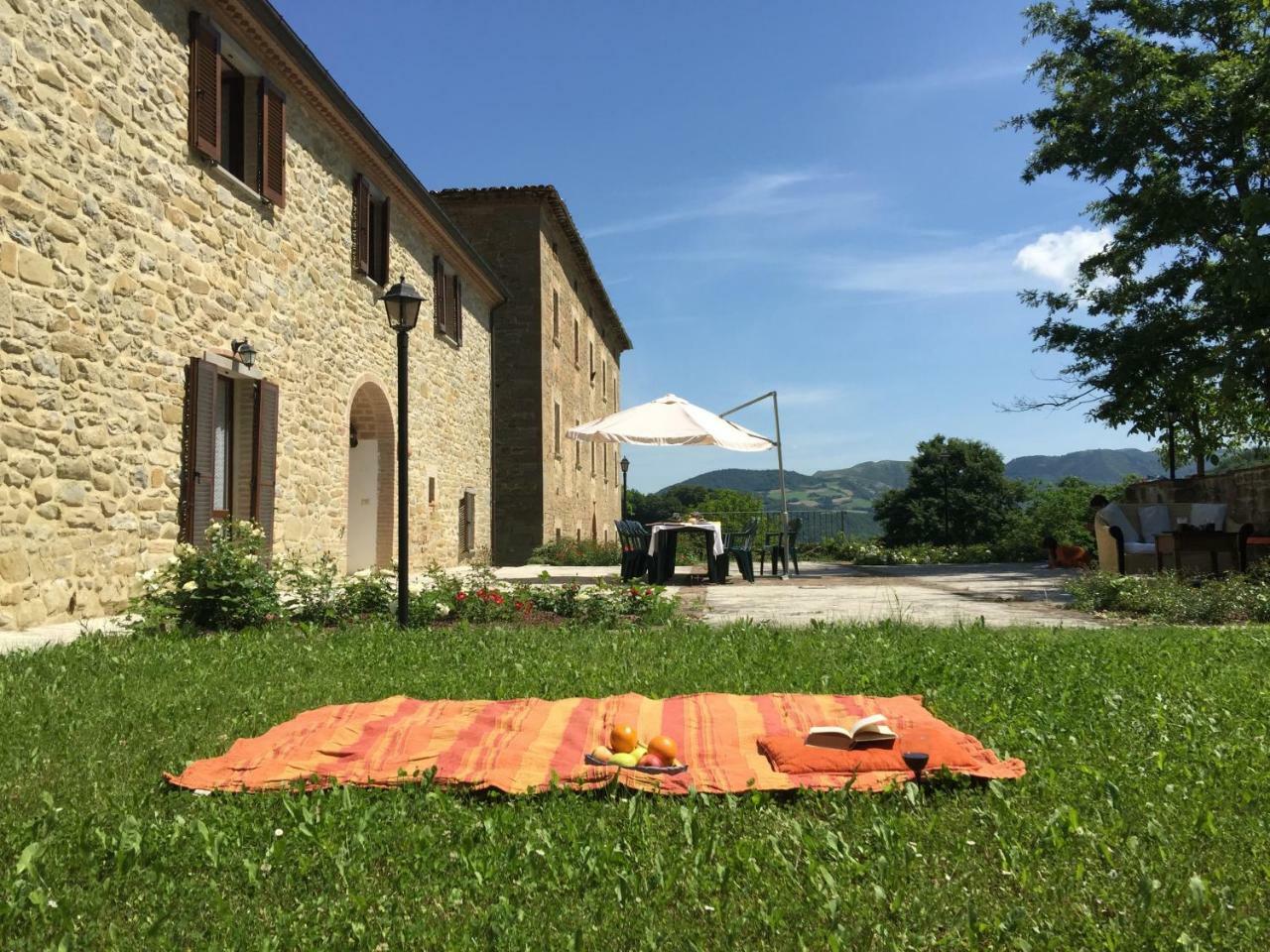 Relais Valguerriera Guest House Apecchio Екстериор снимка