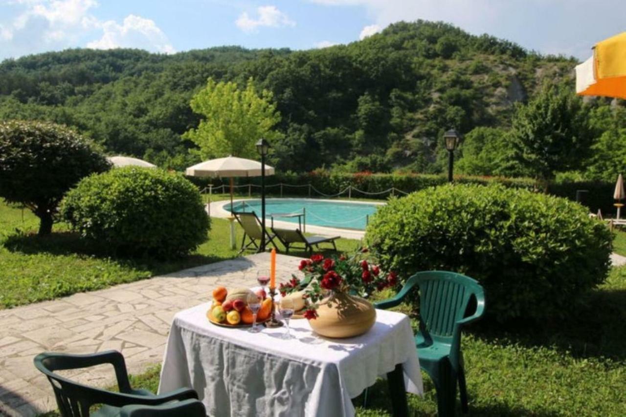 Relais Valguerriera Guest House Apecchio Екстериор снимка