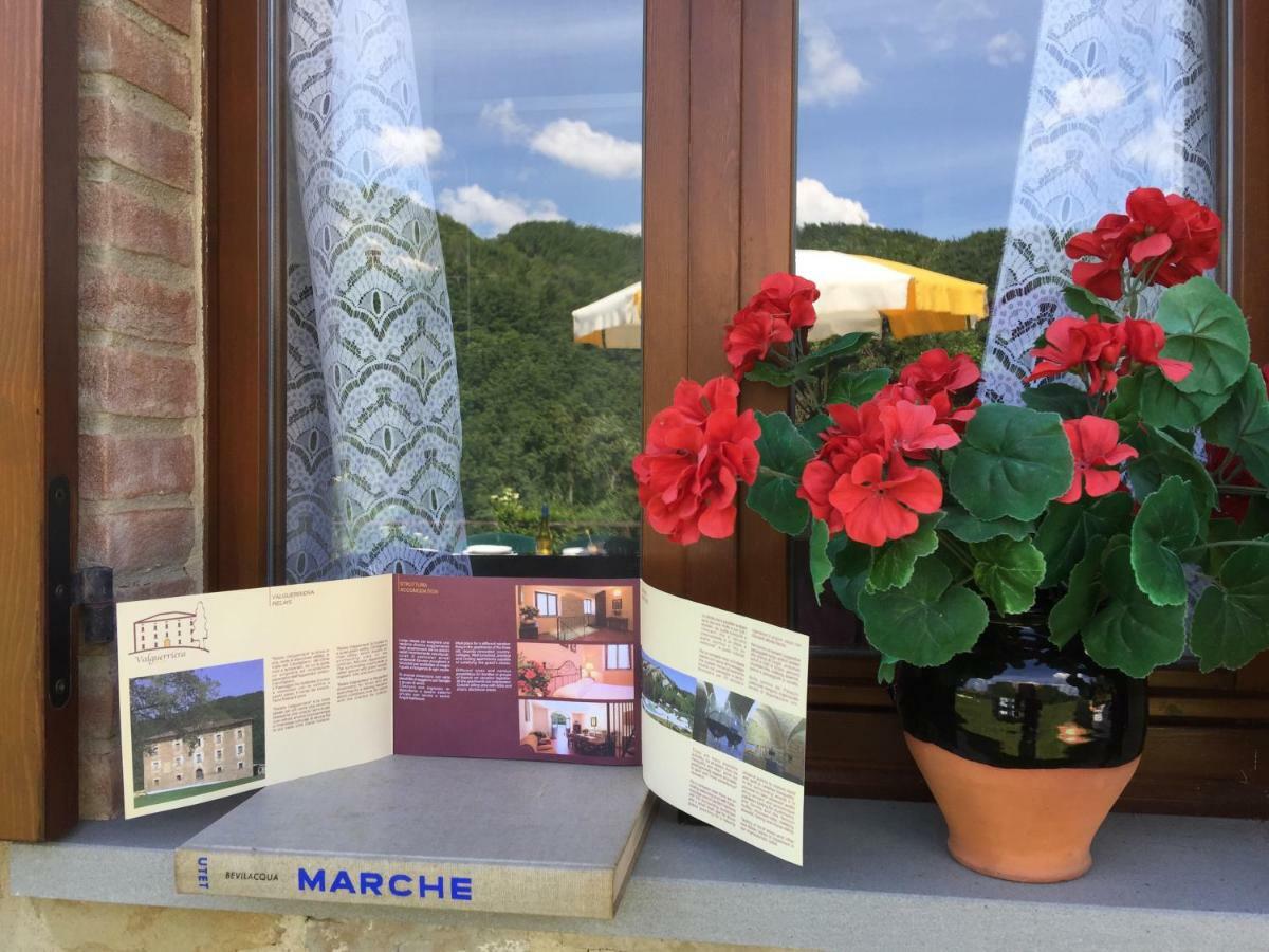 Relais Valguerriera Guest House Apecchio Екстериор снимка
